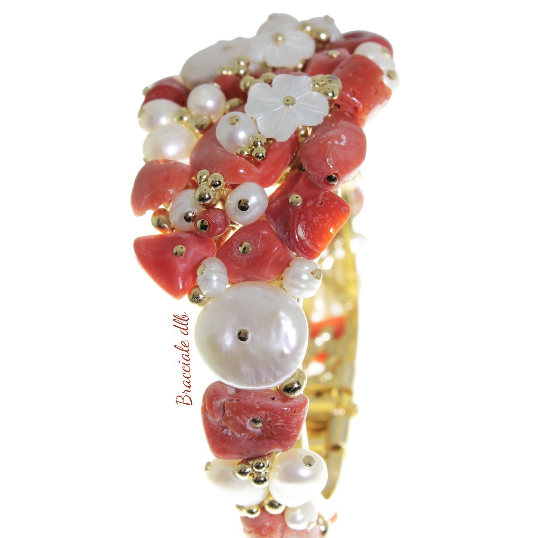Bracciale-rigido-corallo-perle-fiori-di-madreperla-artigianale