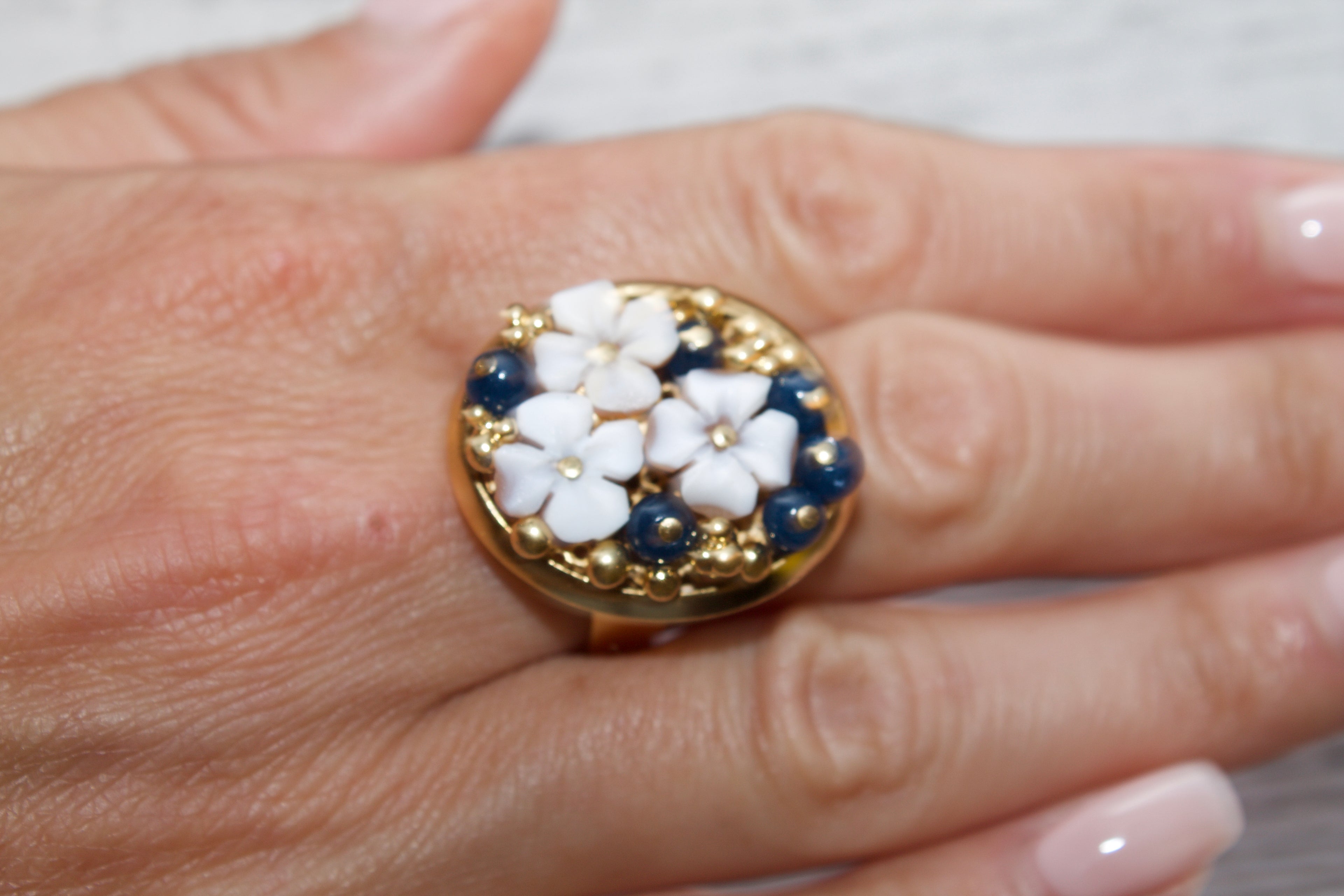 anello-artigianale-donna-argento-fiori-di-conchiglia-pietre-dure  Modifica testo alternativo