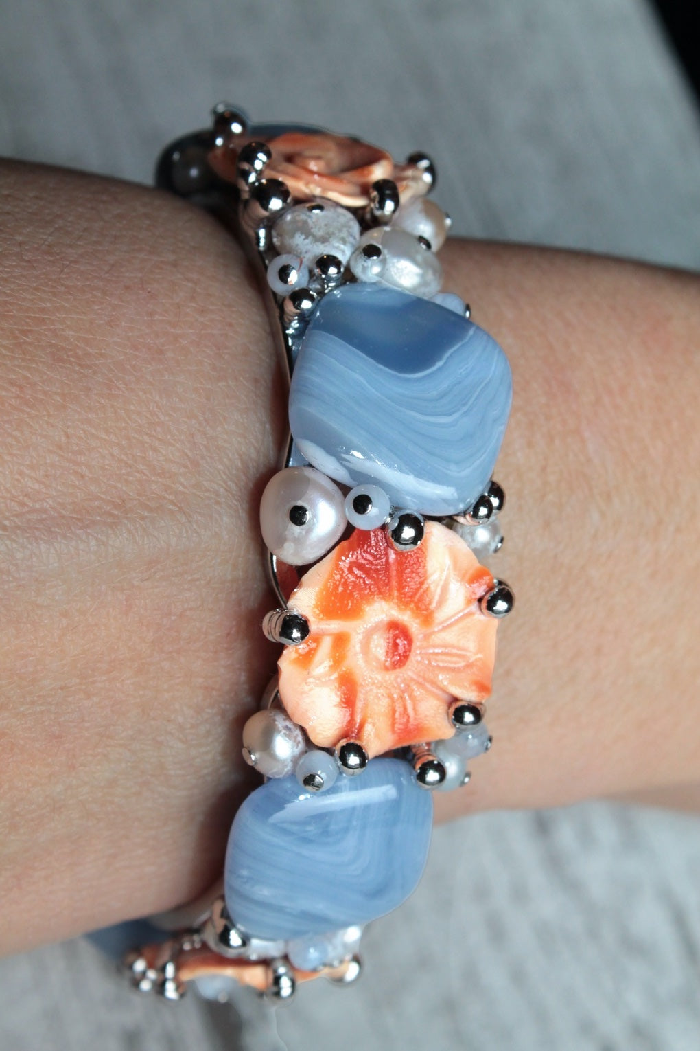 bracciale-artigianale-argento-perle-calcedonio-rose conchiglia-laboratoriodlb