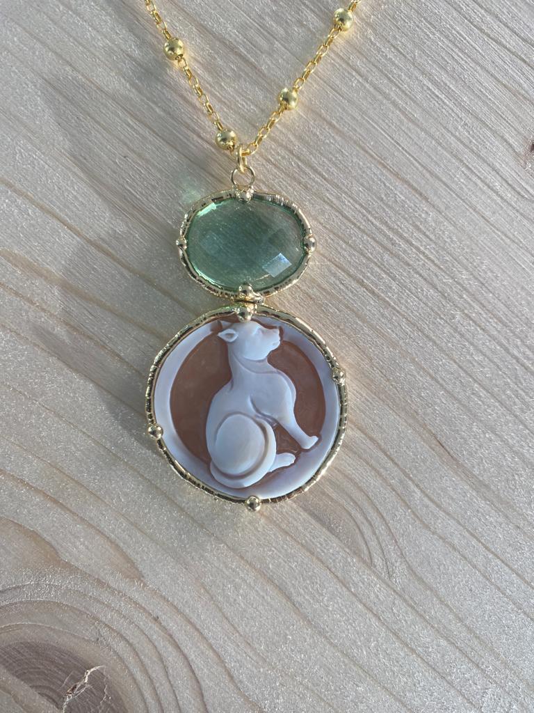 ciondolo-artigianale-donna-argento-cammeo-di-conchiglia-gatto-inciso-pietra-dura-verde