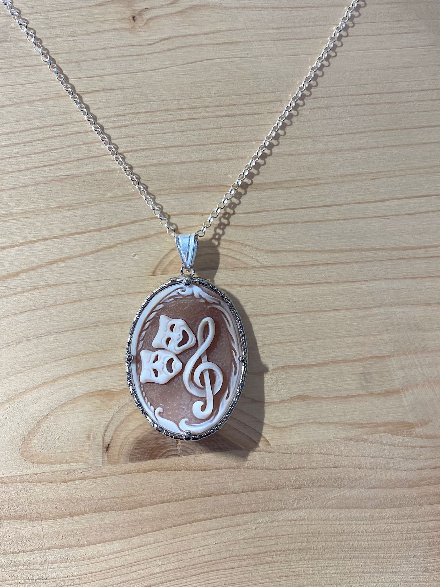 ciondolo-cammeo-chiave-violino-maschere