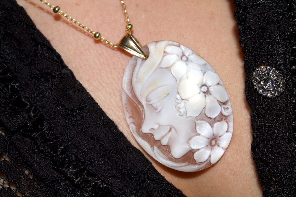 cammeo-argento-donna fiorata-conchiglia
