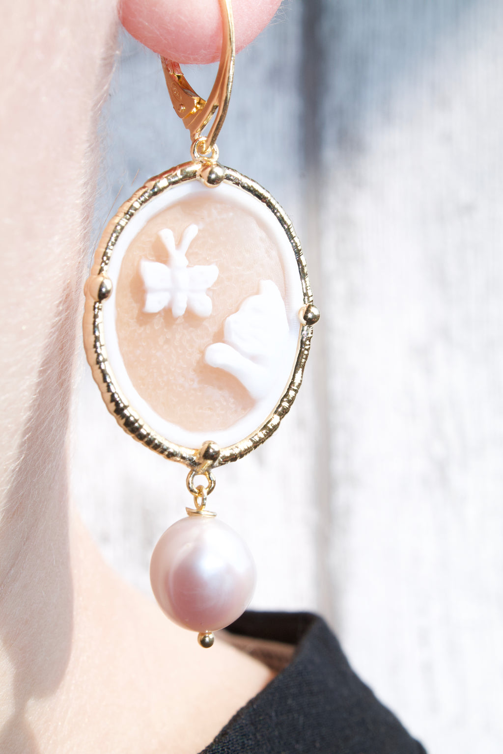 orecchini-cammeo-gatto-farfalla